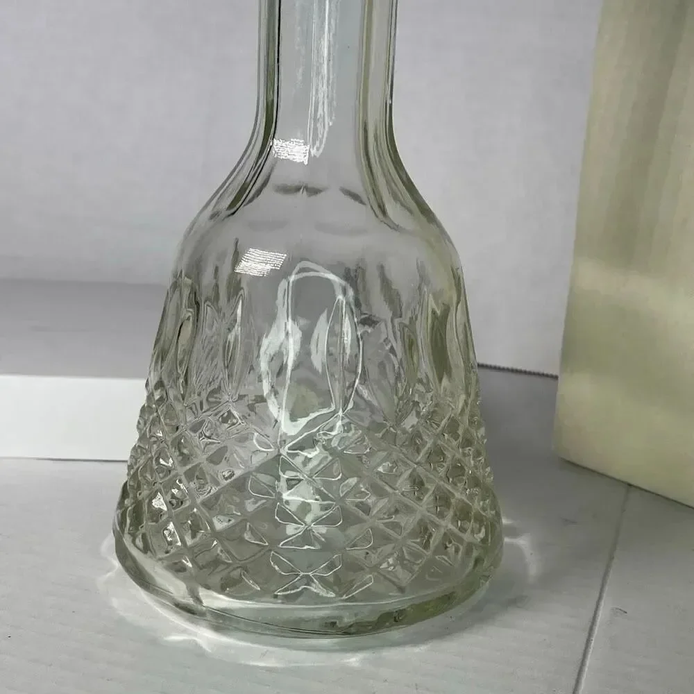 Vintage 1981 Mogen David decanter corked 12:75” bottle